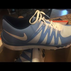 Nike North Carolina Tar Heels Crosstrainers.